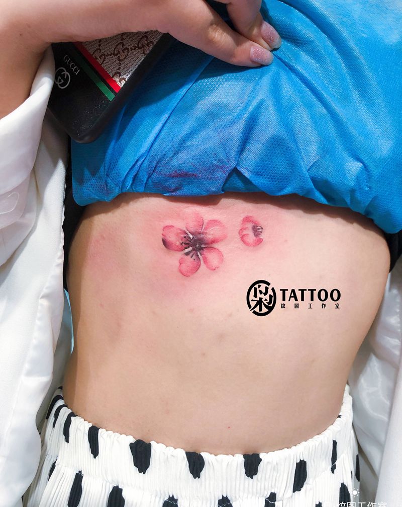 遮盖小疤纹身图片_腹部水墨纹身图案