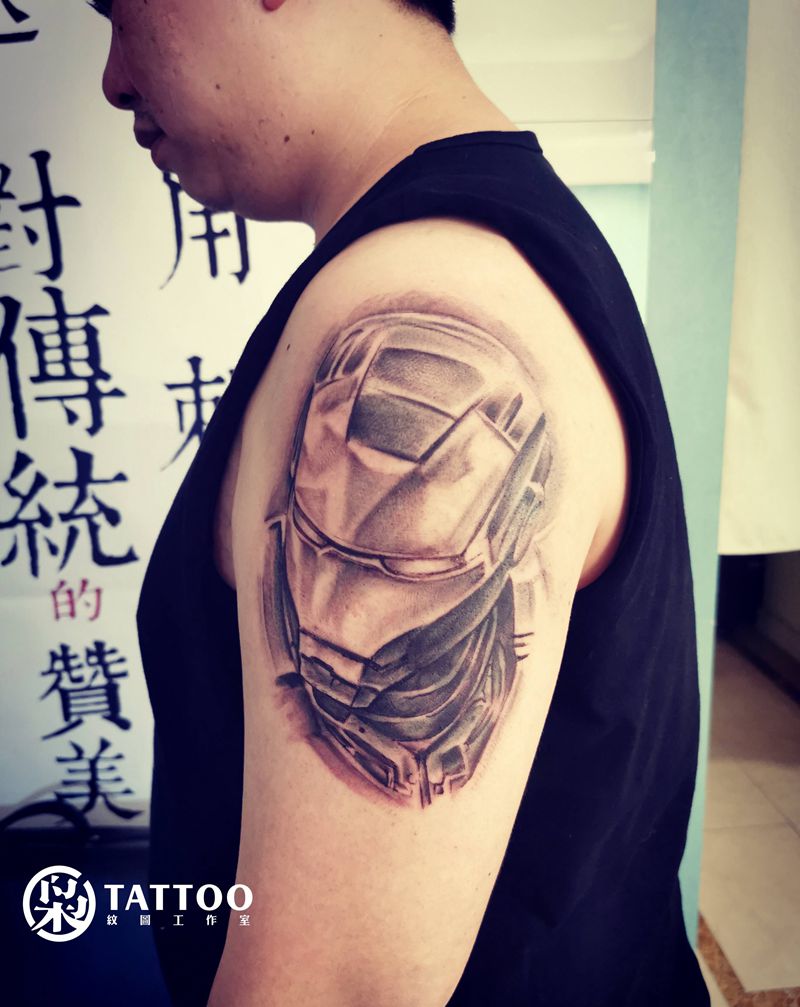 钢铁侠＋小图纹身图片_肩部纹身图案