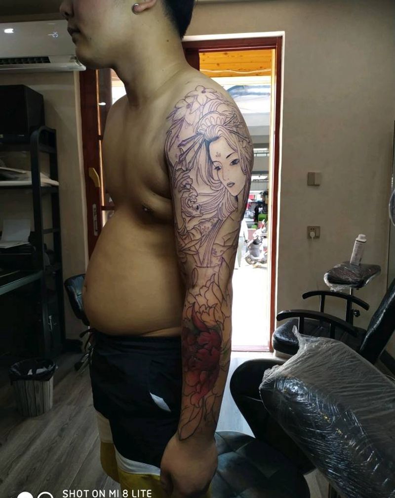 花臂未完成，小臂是遮盖纹身图片_手臂新传统花臂艺伎遮盖纹身图案