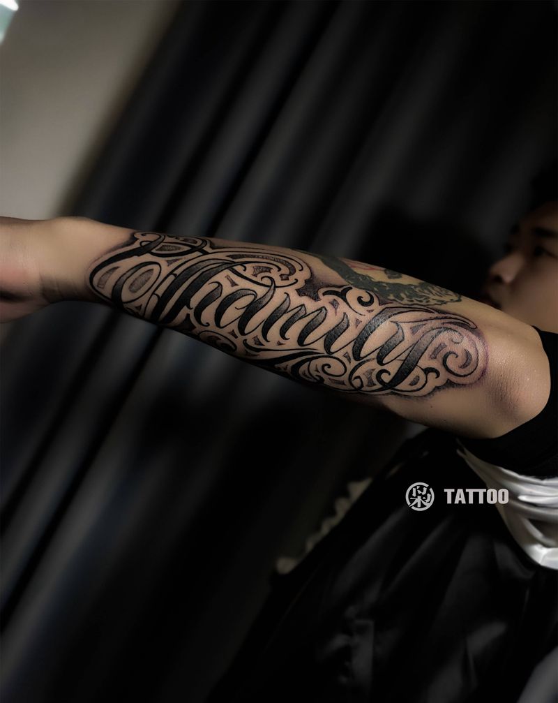 奇卡诺纹身图片_手臂花体字纹身图案