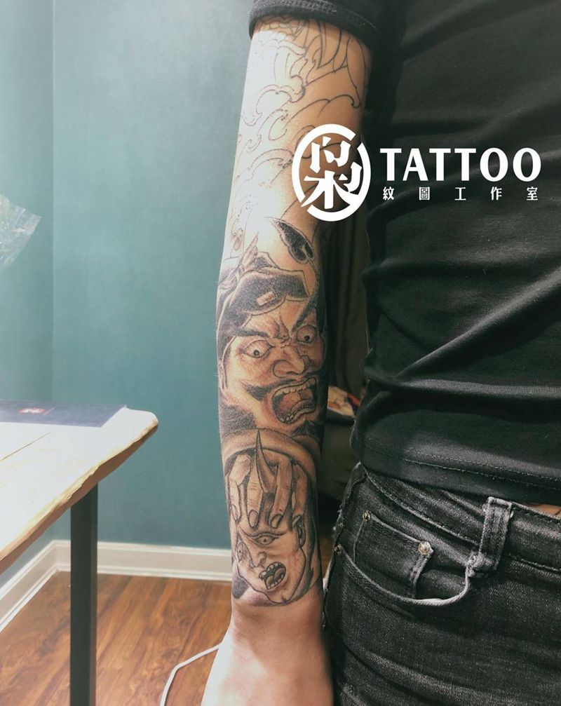 旧线条上色纹身图片_手臂纹身图案