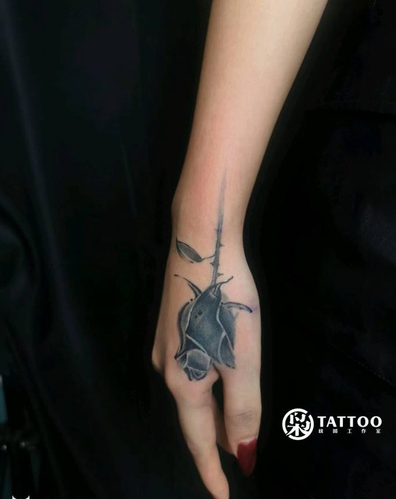 打包遮盖组合纹身图片_手部胸部水墨纹身图案