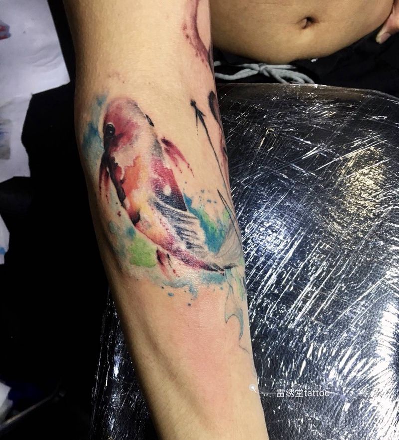 雷绣堂tattoo：水彩泼墨二两锦鲤一条纹身图片