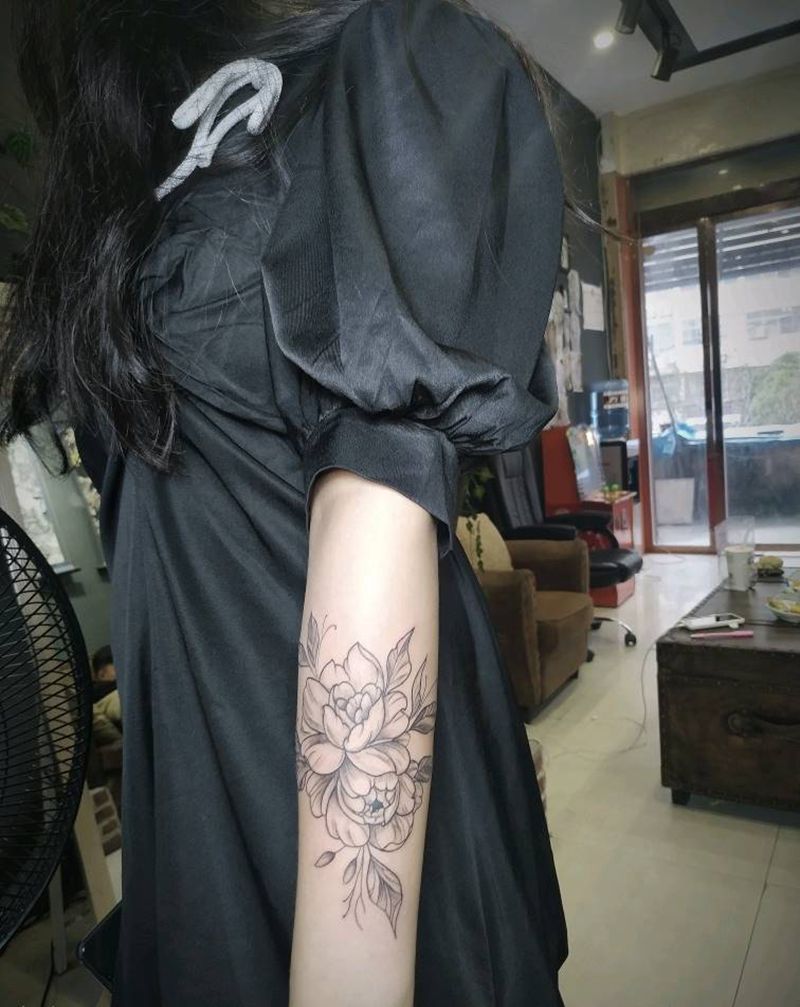 小臂素花纹身图片_手臂点刺素花纹身图案