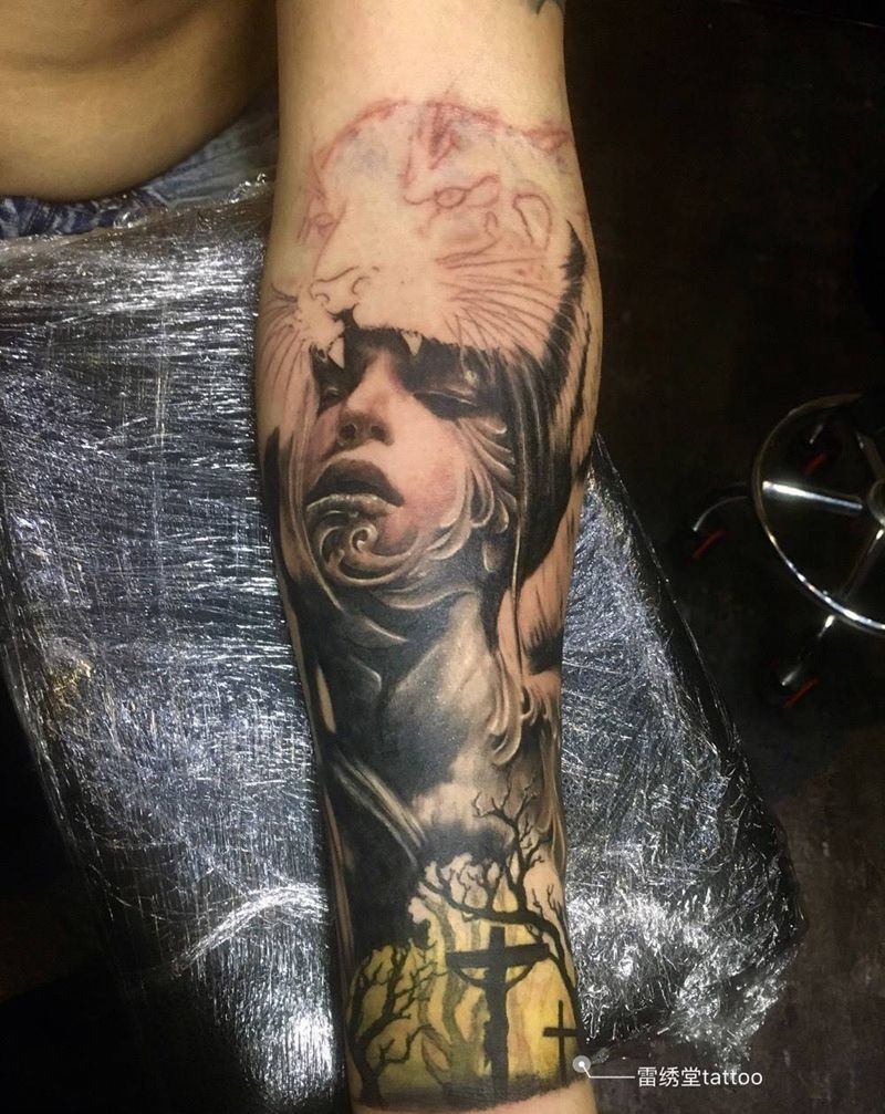 雷绣堂宁波江北金街店：虎妞接花臂半成品下次继续