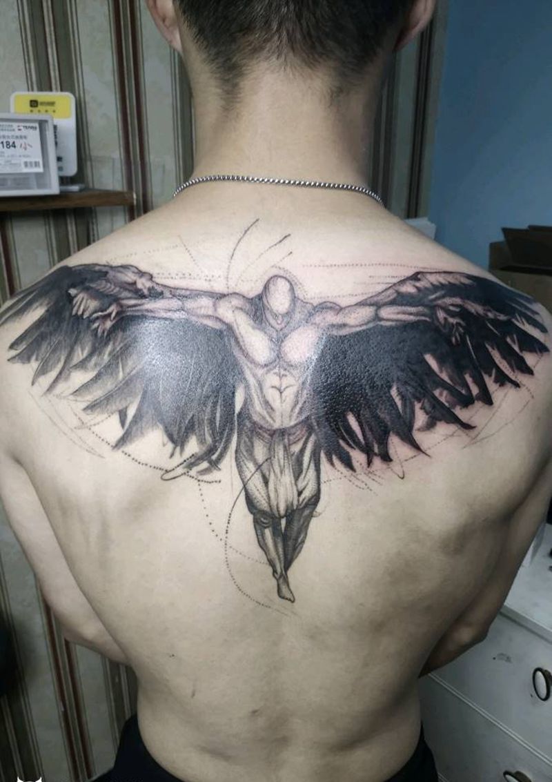 后背天使纹身图片_背部点刺欧美写实天使后背纹身图案