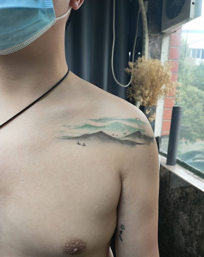 手绘山水纹身图片_肩部水墨纹身图案