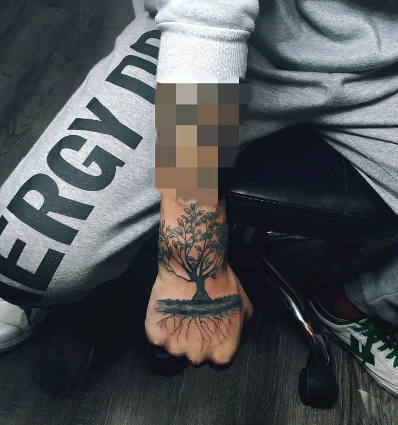 树遮盖纹身图片_手臂图腾纹身图案