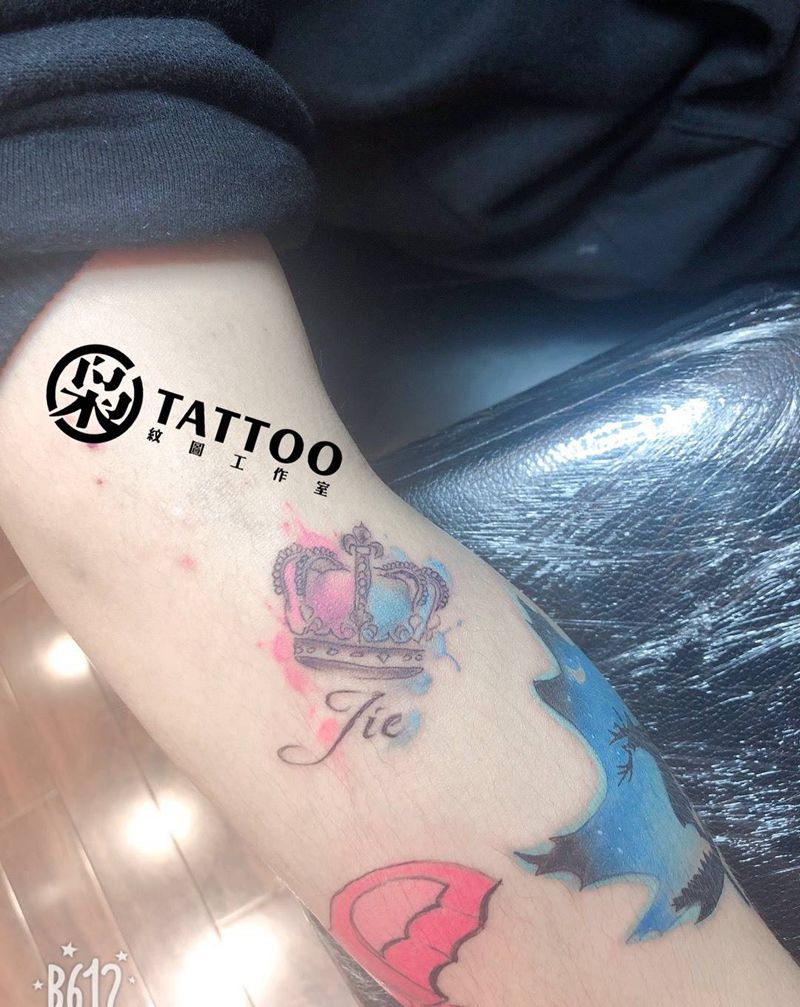 水彩小皇冠纹身图片
