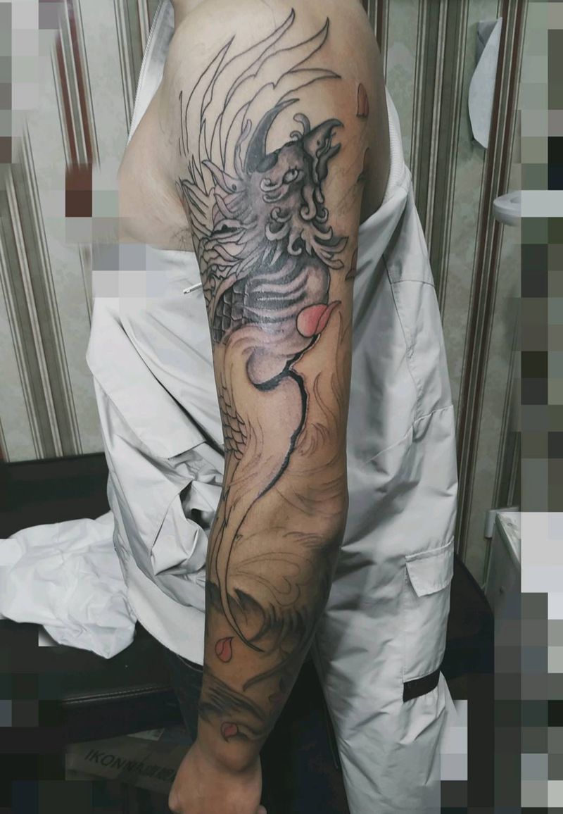 凤凰花臂未完成纹身图片_手臂新传统凤凰花臂纹身图案