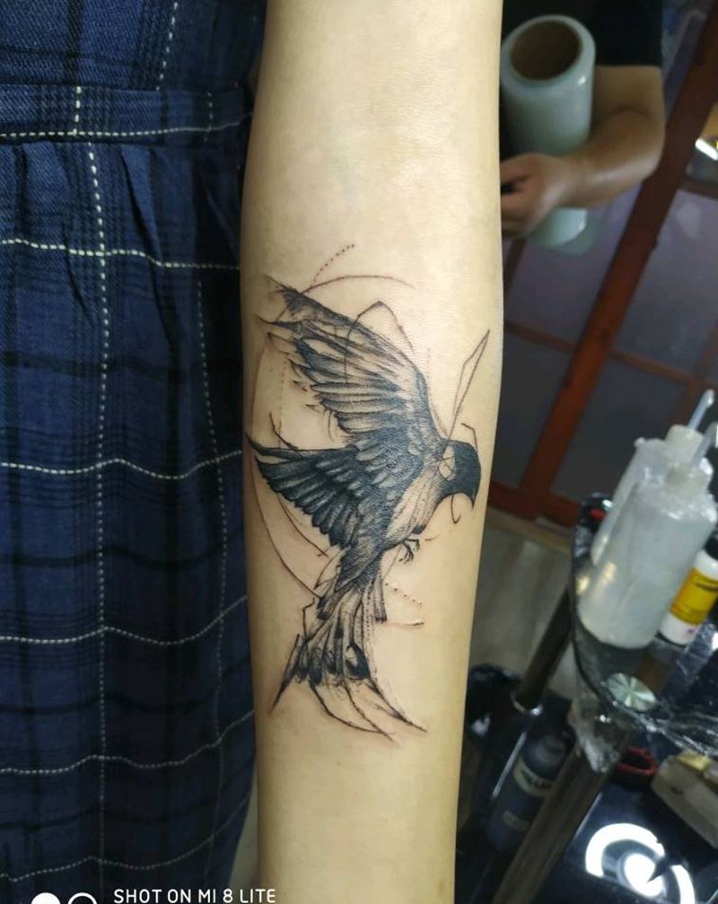 小燕子纹身图片_手部点刺燕子点刺女纹身图案