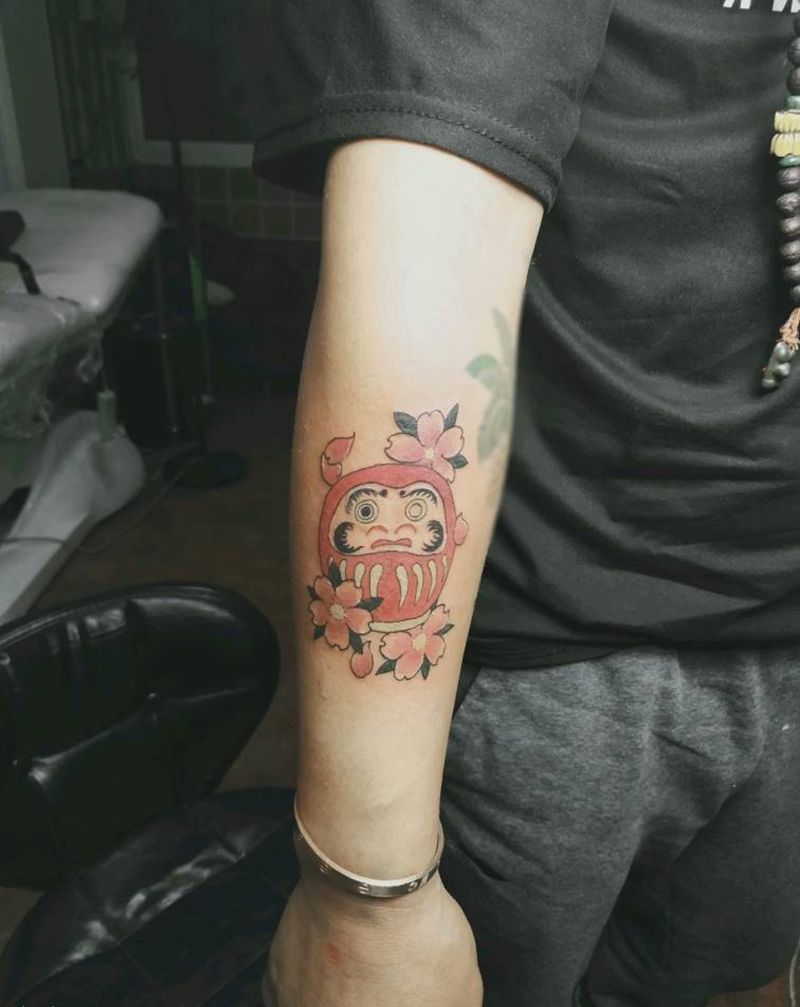 达摩蛋纹身图片_手臂老传统达摩蛋樱花纹身图案