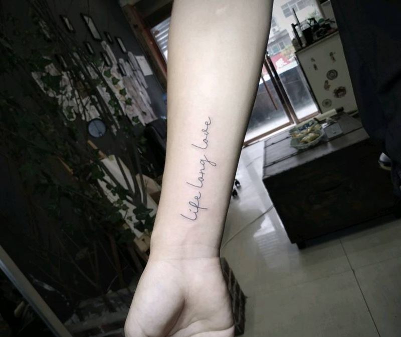 手臂英文纹身图片_手臂纹身图案