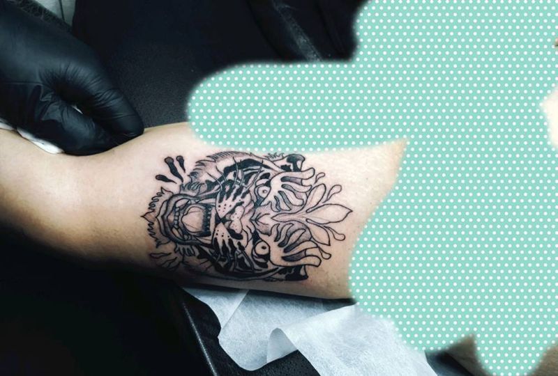 school老虎未完成纹身图片_手臂Old School纹身图案