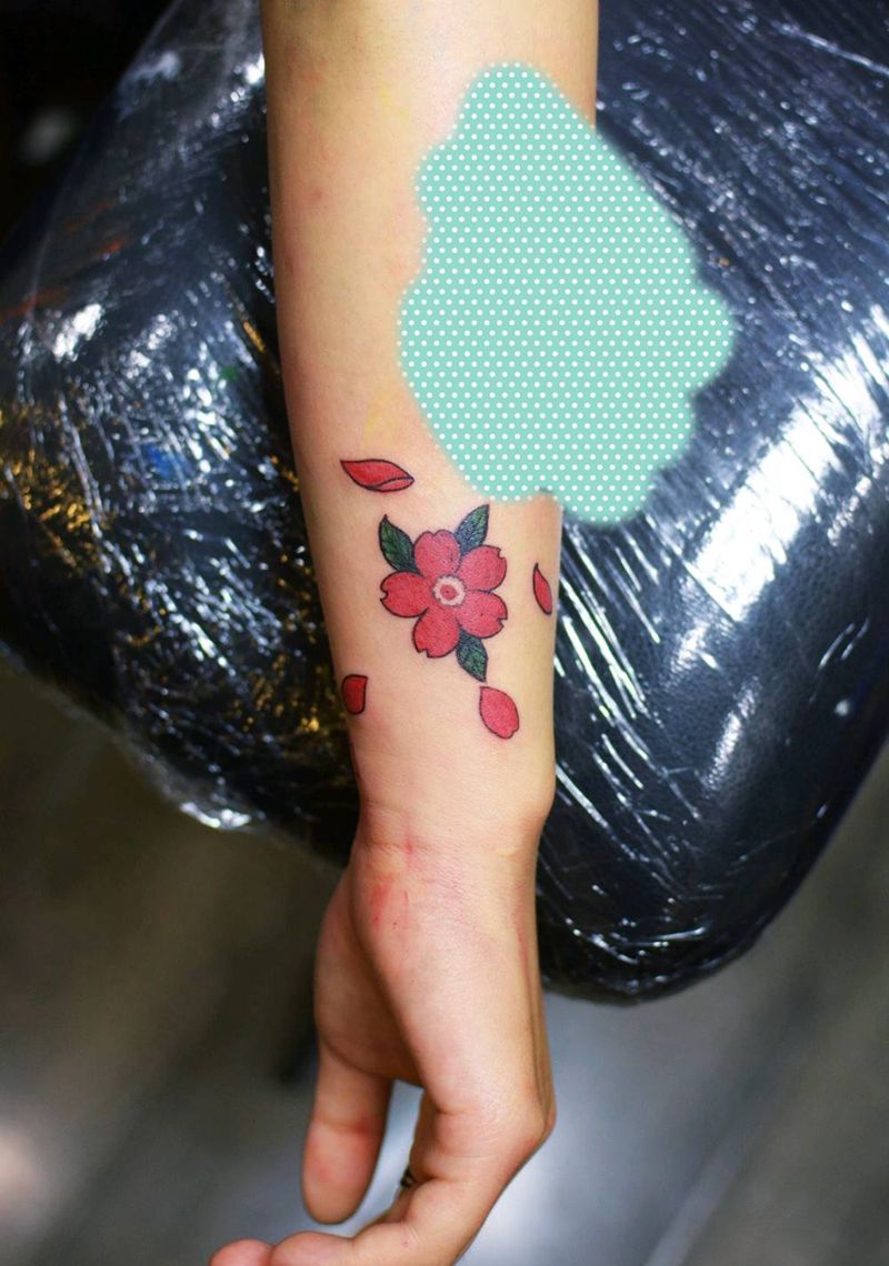 school风格小花一朵纹身图片_手臂Old School纹身图案