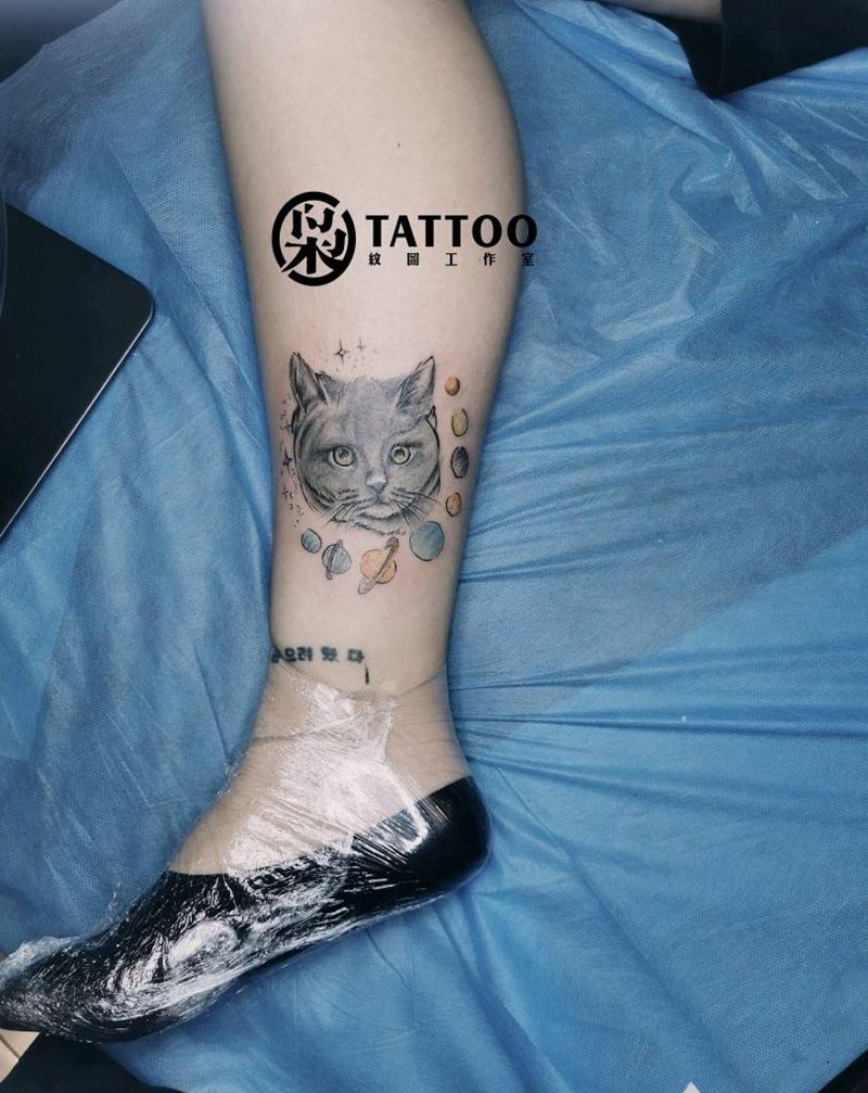 宠物猫设计＋素花纹身图片_腿部纹身图案