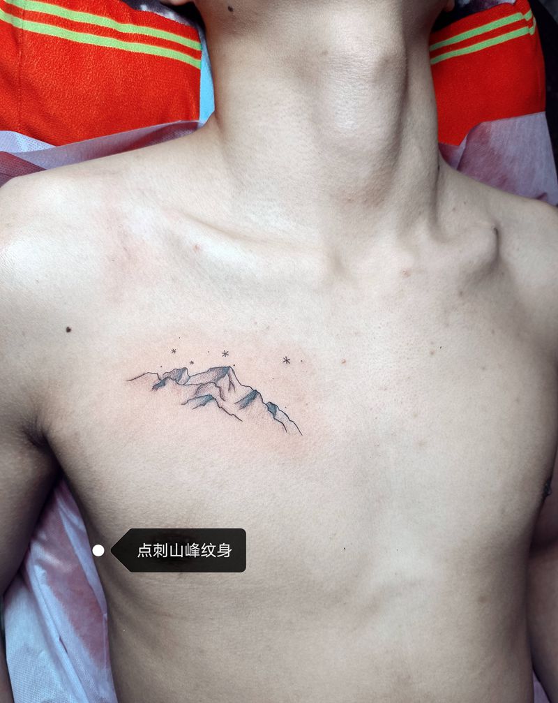 点刺山纹身图片_胸部点刺纹身图案