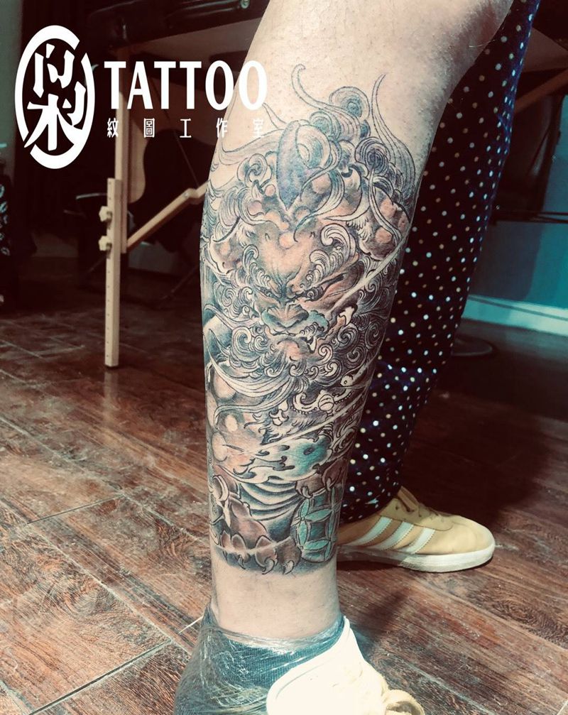 小腿新传统——唐狮纹身图片