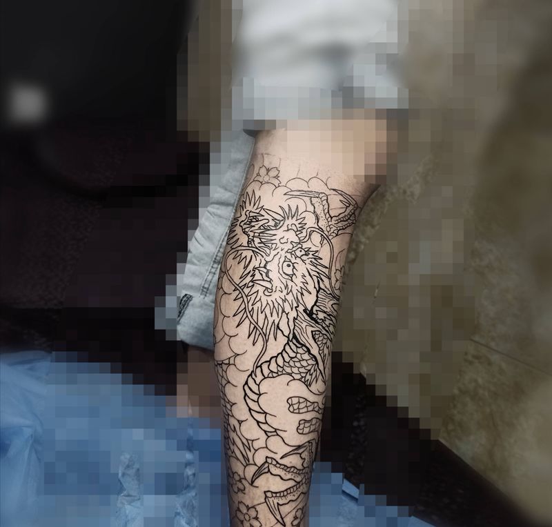 日式龙包小腿线条纹身图片_腿部老传统新传统包小腿龙纹身图案