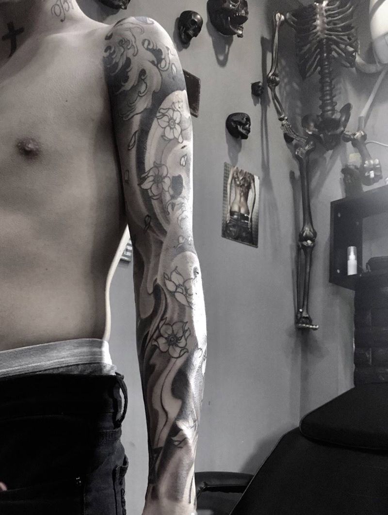 黑白樱花臂完工-18个小时左右-关爷白描半成品纹身图片