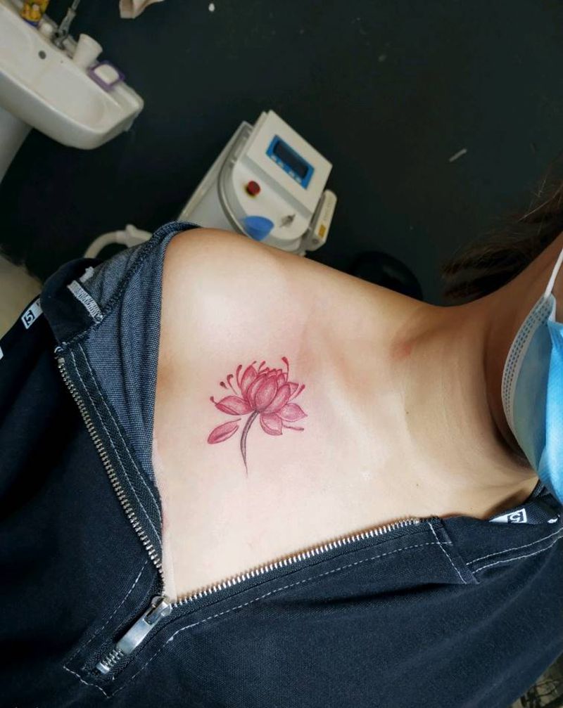 胸口莲花纹身图片_胸部水彩莲花锁骨纹身图案