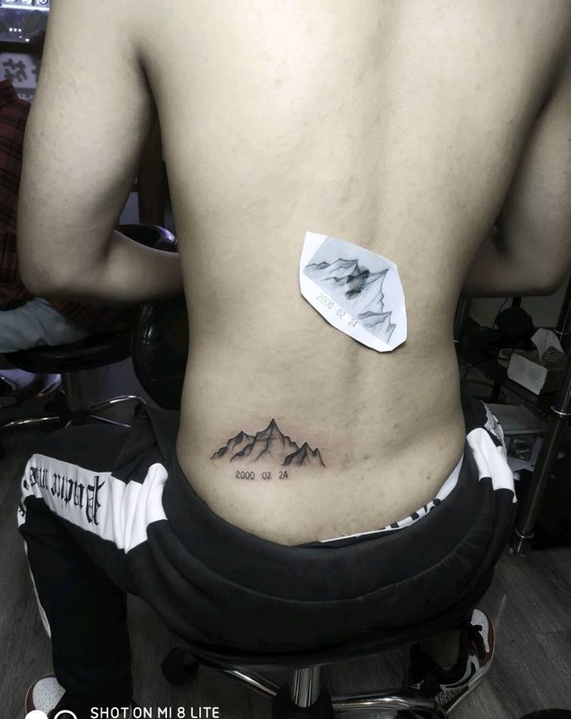 山遮盖纹身图片_腰部点刺山纹身图案
