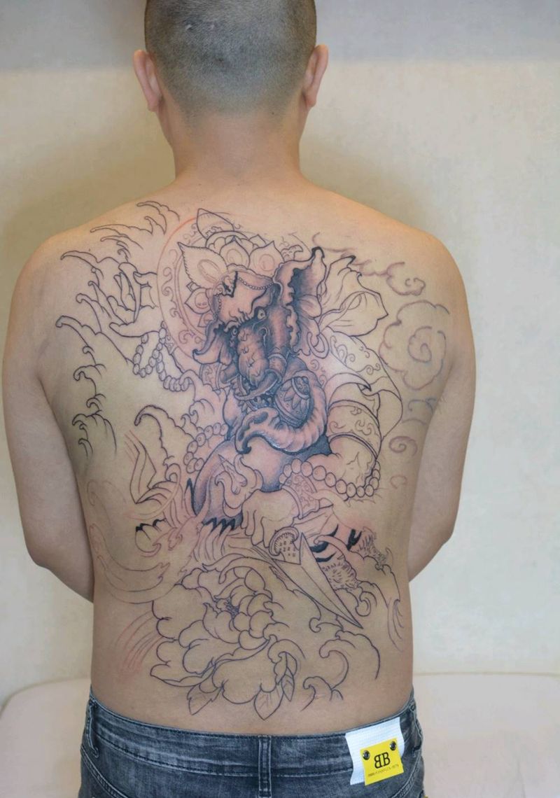 满背象神纹身图片_背部新传统象神满背纹身图案