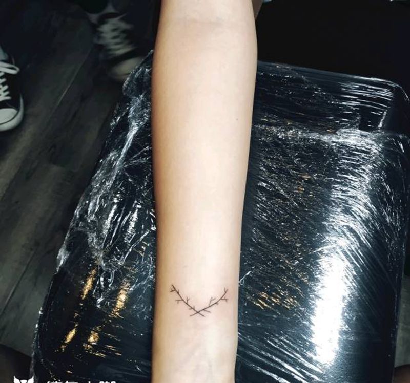 小树枝纹身图片_手臂几何纹身图案