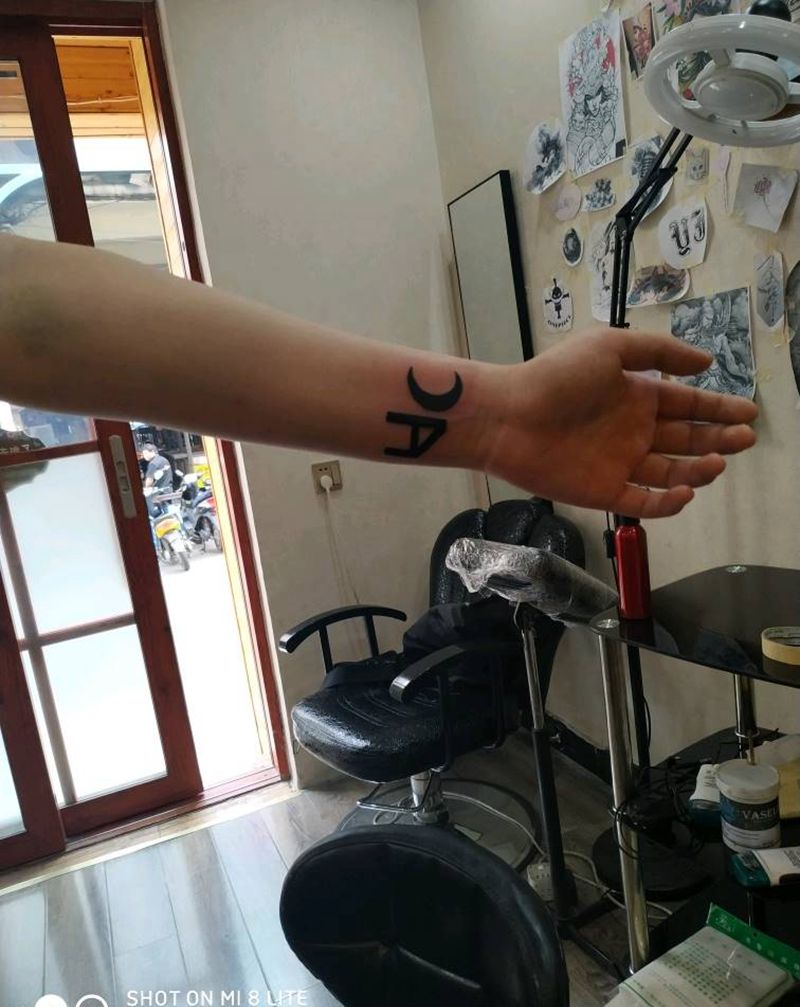 疤痕遮盖客人自带图纹身图片_手臂遮盖疤痕纹身图案