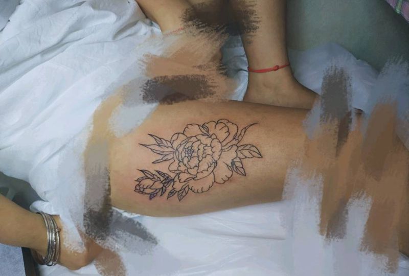 素花线条纹身图片_腿部素花大腿女纹身图案