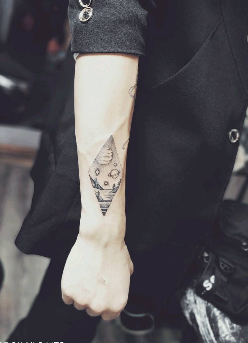 点刺森林夜空纹身图片_手臂点刺纹身图案