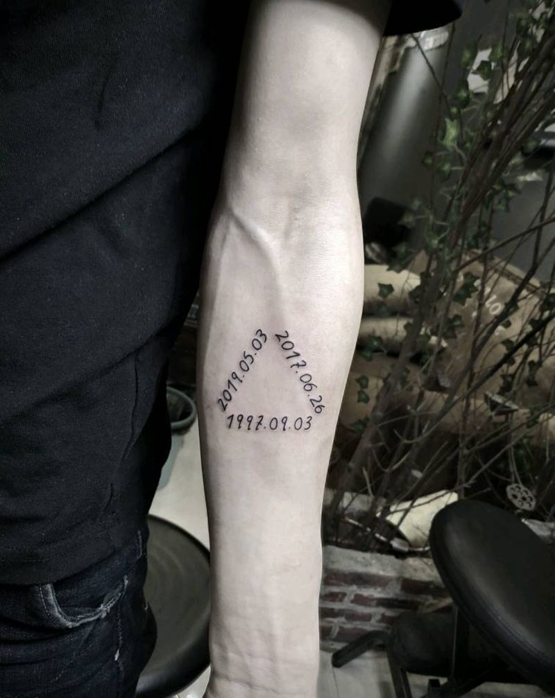 三角形生日纹身图片_手臂纹身图案