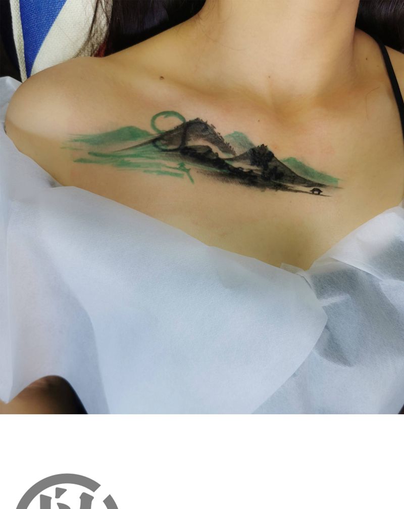 遮盖纹身图片_胸部水墨纹身图案