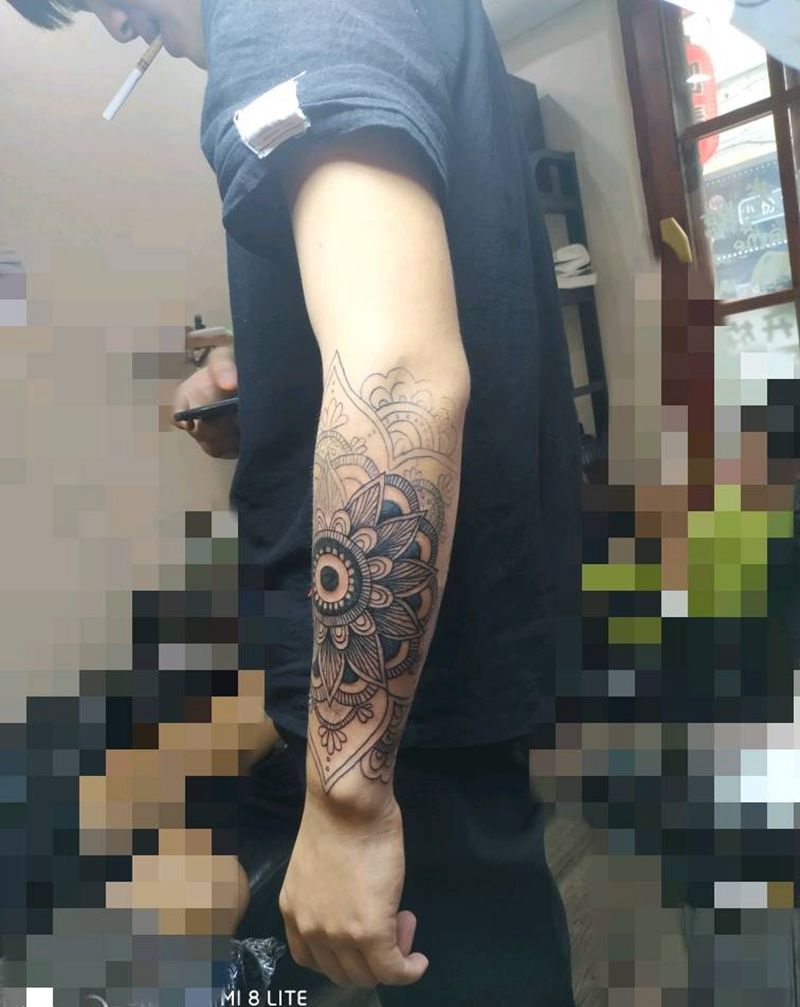 繁花遮盖伤疤纹身图片_手臂图腾点刺纹身图案