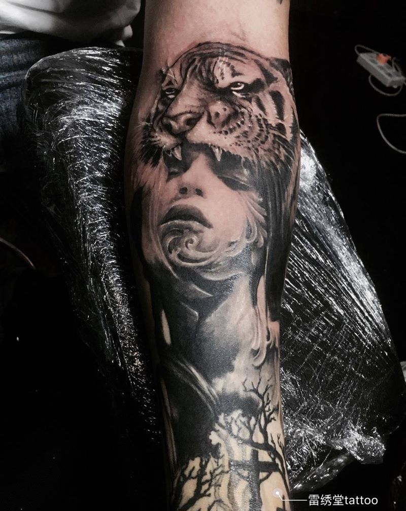 来自俄罗斯美女的牛头梗！纹身图片