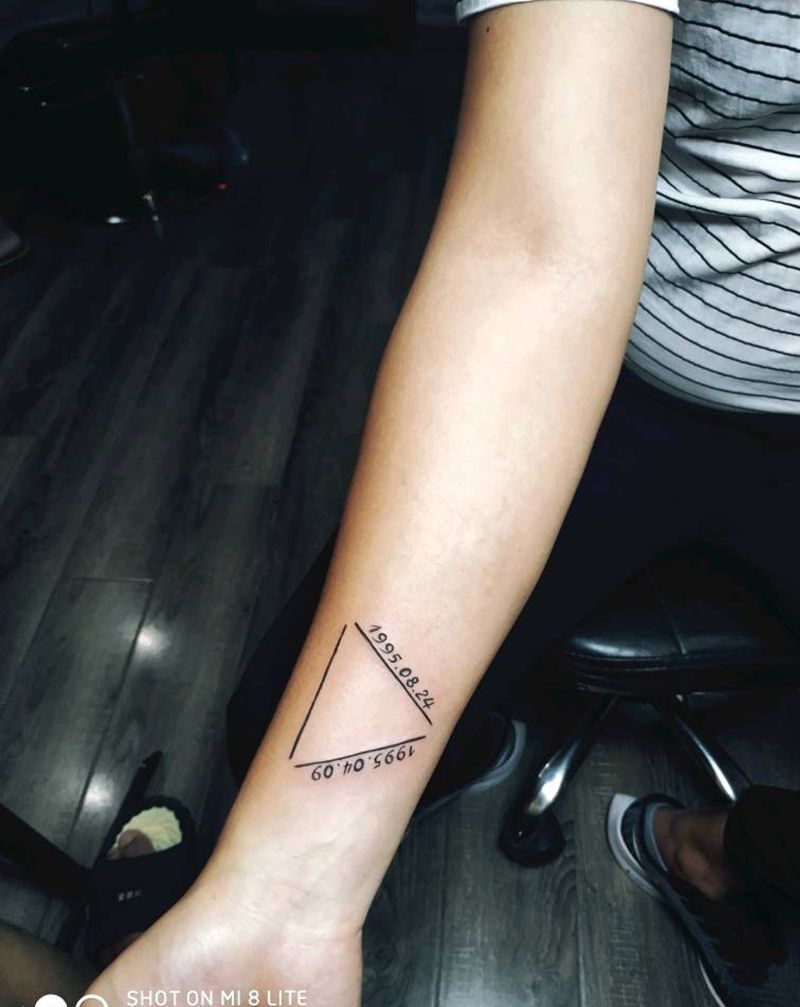 三角形纹身图片_手臂几何家庭纹身图案