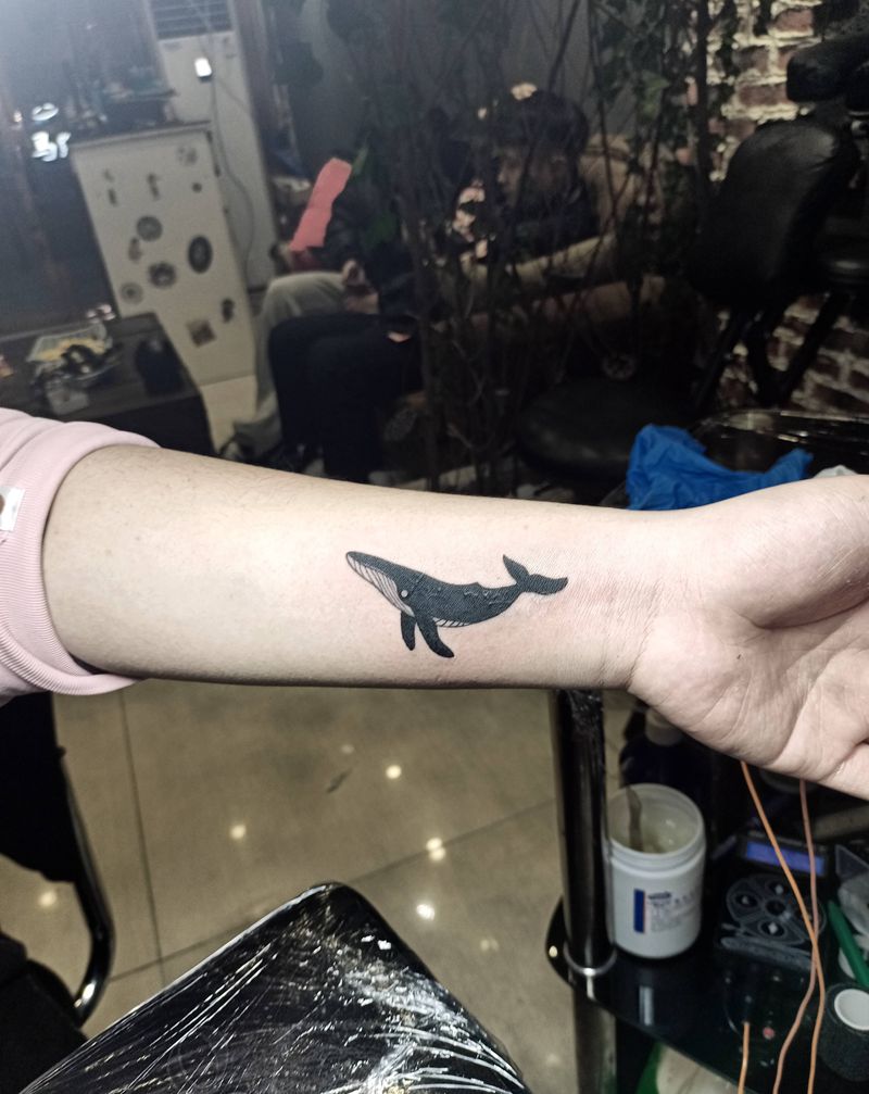 鲸鱼遮盖纹身图片_手臂图腾纹身图案