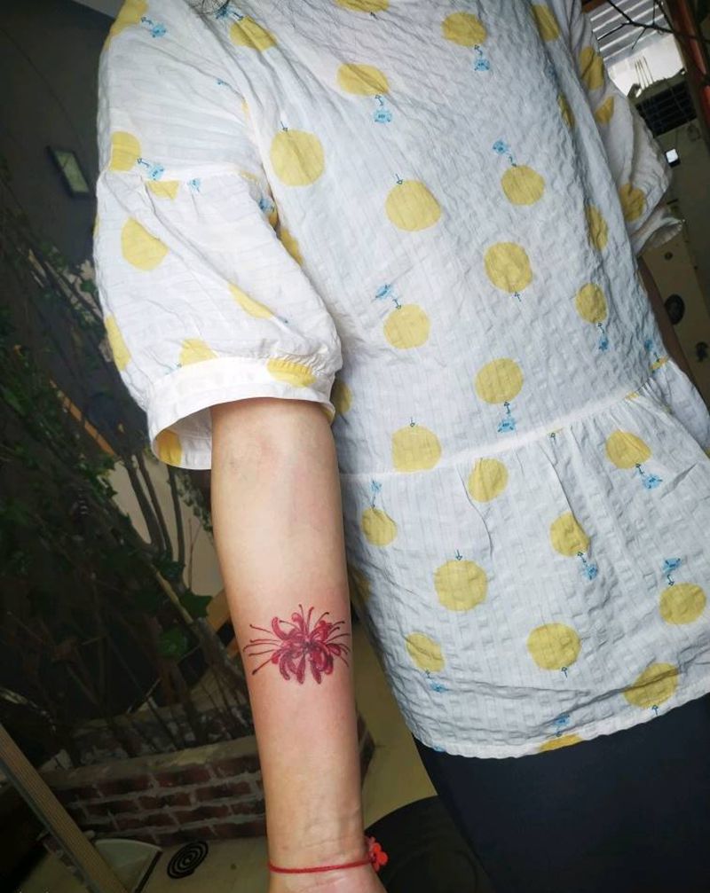 彼岸花纹身图片_手臂水彩彼岸花纹身图案