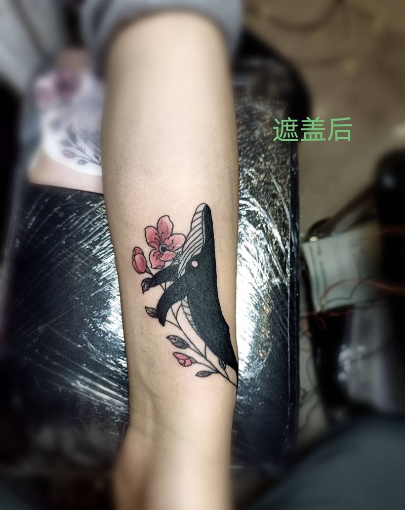 鲸鱼遮盖纹身图片_手臂鲸鱼遮盖纹身图案