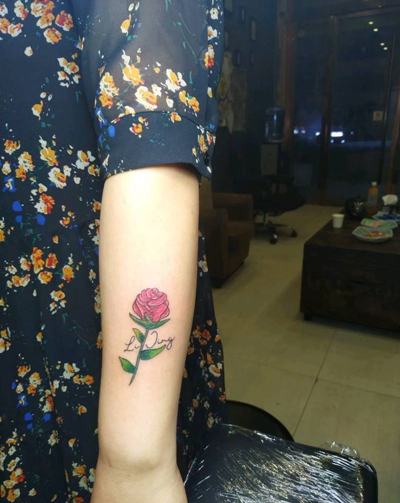 女儿带着老妈来做个修改纹身图片_手臂修改纹身图案