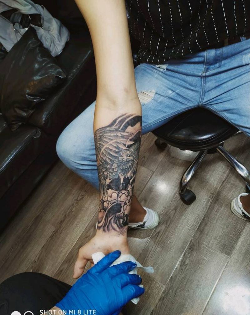 老鹰遮盖纹身图片_手臂新传统遮盖老鹰心电图纹身图案