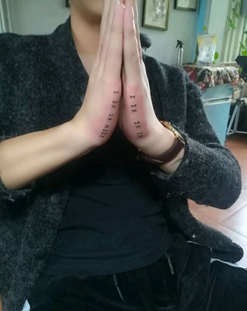 手指手侧纹身图片