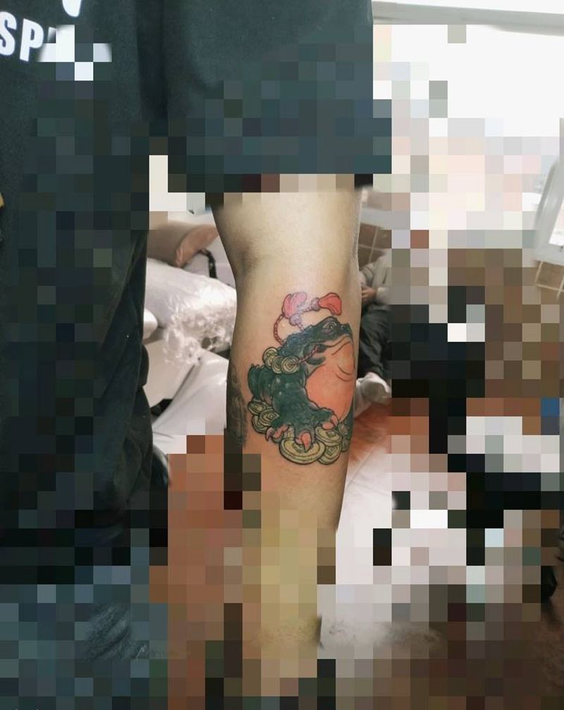 蟾蜍纹身图片_手臂老传统蟾蜍纹身图案