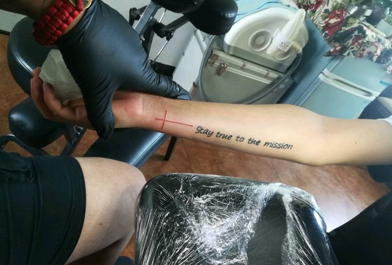 十字架纹身图片