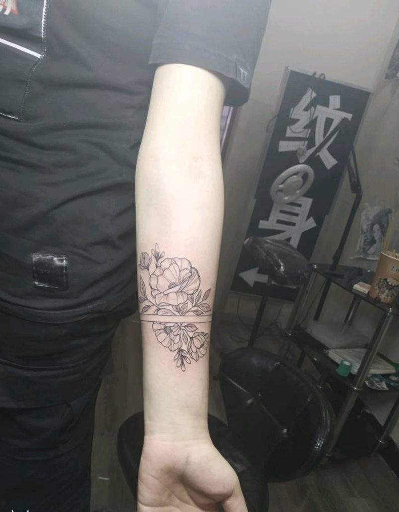 手臂素花纹身图片_手臂点刺素花纹身图案