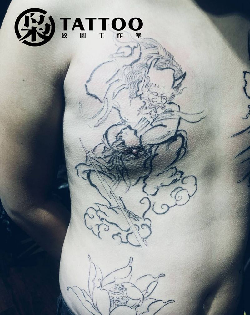 新传统封神雷神(线条)纹身图片_胸部新传统纹身图案