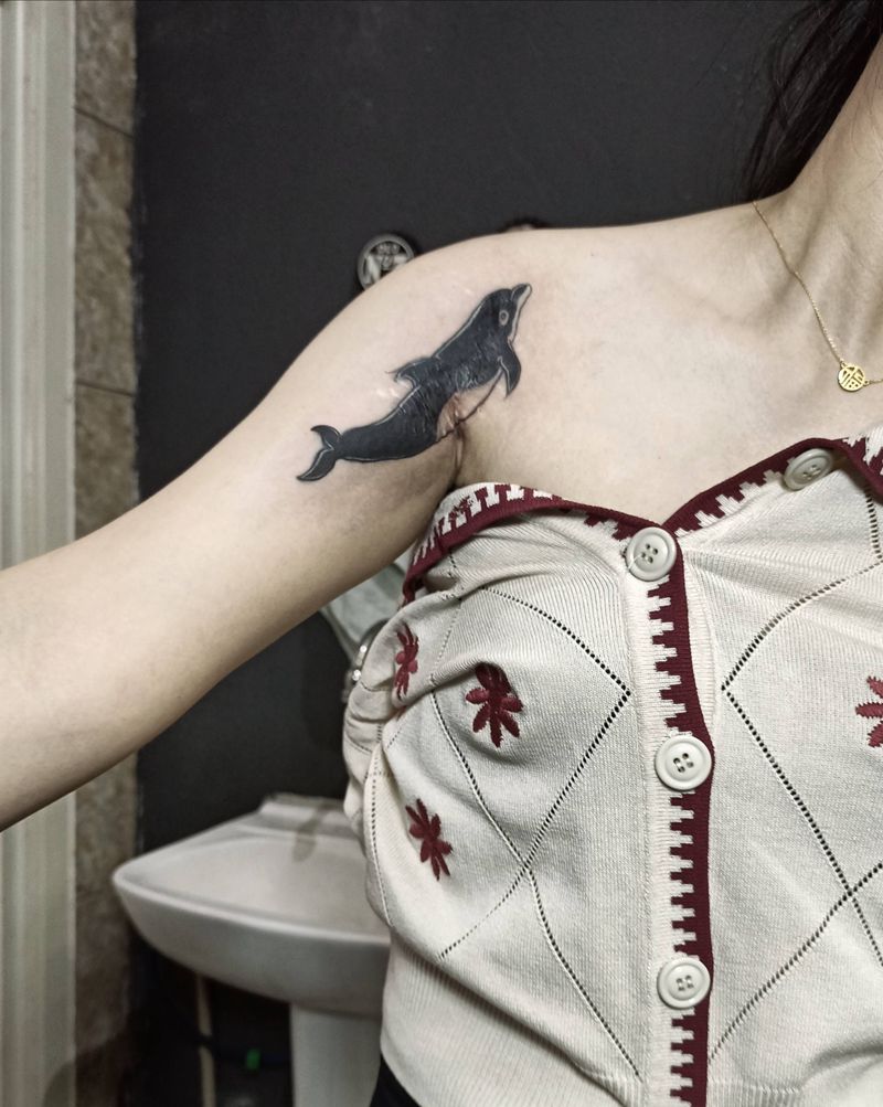 海豚修改纹身图片_手臂图腾海豚疤痕修改纹身图案