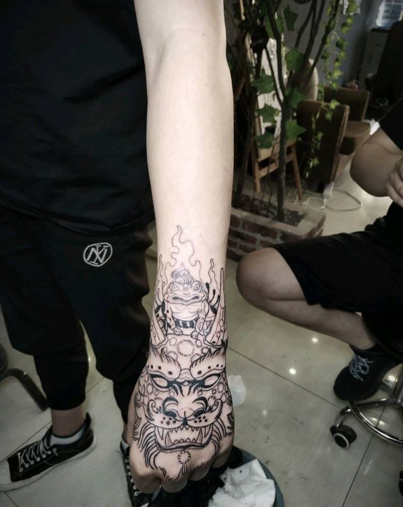手背鬼怪未完成纹身图片_手部老传统纹身图案