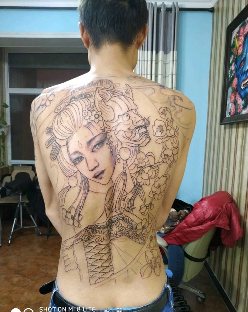 满背艺伎纹身图片