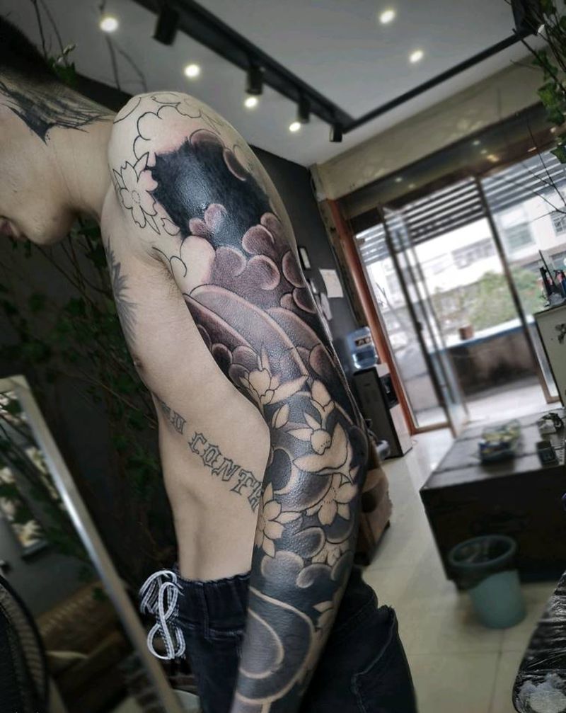 日式花臂遮盖纹身图片_手臂老传统花臂日式遮盖纹身图案